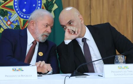 O presidente da Rep&uacute;blica e candidato &agrave; reelei&ccedil;&atilde;o, Luiz In&aacute;cio Lula da Silva (PT) e o Ministro do STF, Alexandre de Moraes.