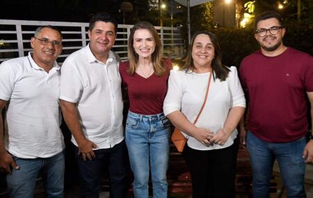 Mar&iacute;lia Arraes e aliados.