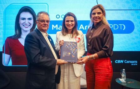 Mar&iacute;lia Arraes em sabatina.