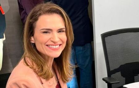 Mar&iacute;lia Arraes.