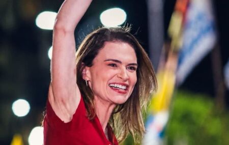 Mar&iacute;lia Arraes.