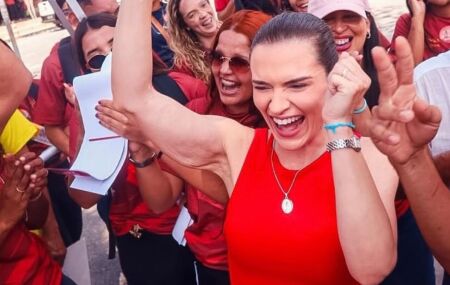 Mar&iacute;lia Arraes.
