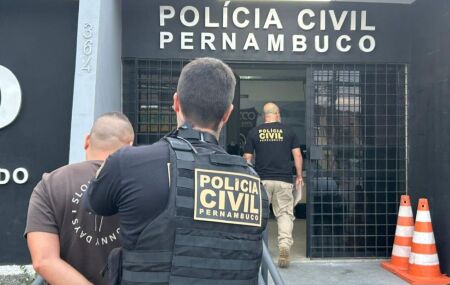 Pol&iacute;cia faz opera&ccedil;&atilde;o contra roubos e furtos de ve&iacute;culos, al&eacute;m da adultera&ccedil;&atilde;o e falsifica&ccedil;&atilde;o de documentos na RMR