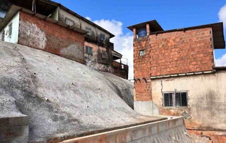Obra de encosta em Jaboat&atilde;o dos Guararapes.