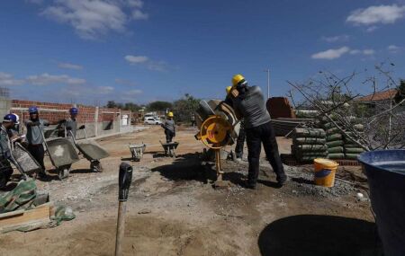 Obras em Sert&acirc;nia.