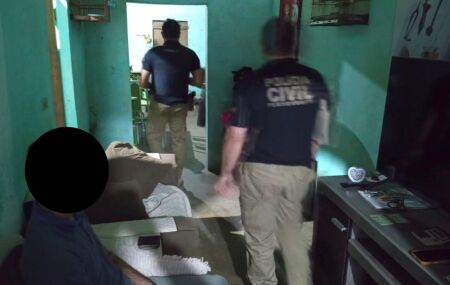 Segundo a Pol&iacute;cia Civil, o grupo investigado teria praticado irregularidades relacionadas a um Termo de Coopera&ccedil;&atilde;o firmado entre o munic&iacute;pio de Ara&ccedil;oiaba e o Instituto Reviver Brasil.