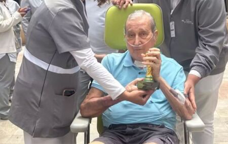 Parreira, ex-t&eacute;cnico da Sele&ccedil;&atilde;o Brasileira, recebe alta hospitalar. 