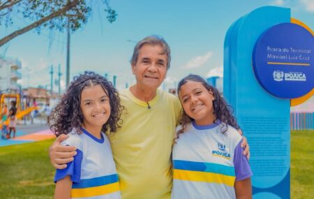Prefeitura de Ipojuca entrega pra&ccedil;a. 