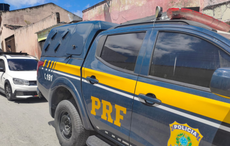Fiscaliza&ccedil;&atilde;o da PRF na BR-423, no munic&iacute;pio de Paranatama