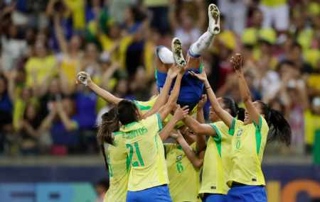 Sele&ccedil;&atilde;o Brasileira em partida na Arena Pernambuco