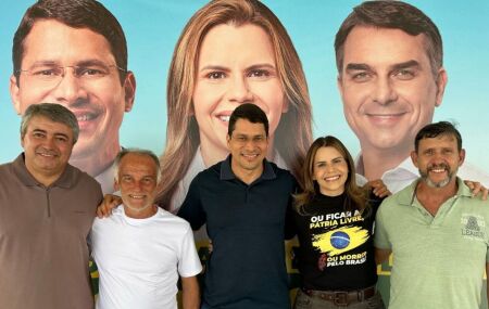 Pastor J&uacute;nior T&eacute;rcio e Clarissa T&eacute;rcio recebem apoio da ACQM-PE