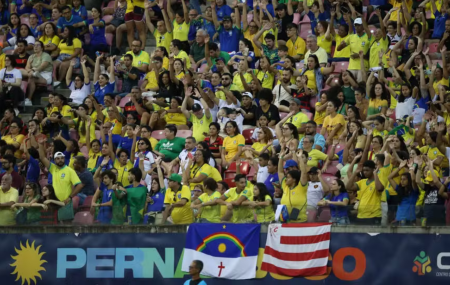 Torcida presente na Arena de Pernambuco no amistoso entre Brasil e Jamaica