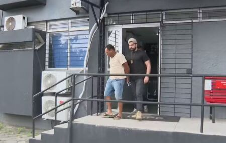 Homem &eacute; preso ap&oacute;s filha de cinco meses morrer em acidente de moto