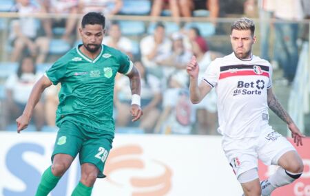 Santa Cruz arranca empate contra o Floresta.