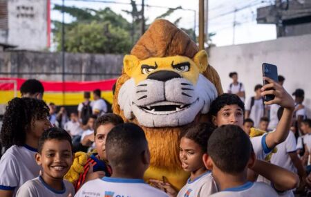 Torcedor Nota 10 chega em Escola de Olinda.