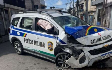 Viatura da PMPE.