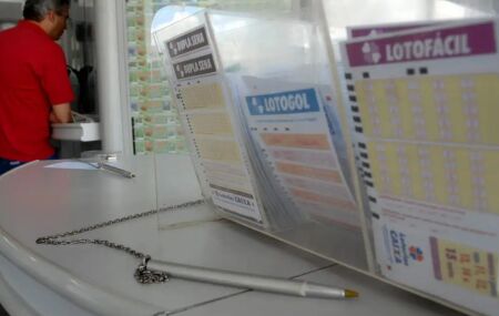 Volantes de jogos de loterias em lot&eacute;rica