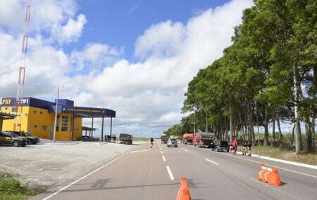 No sert&atilde;o de Pernambuco, passageiro de &ocirc;nibus &eacute; detido pela PRF com coca&iacute;na e skank