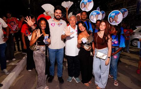 Candidato a deputado estadual, C&eacute;sar Ramos, prestigia Desfile C&iacute;vico de Ara&ccedil;oiaba.