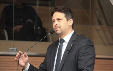 Vereador do Recife, Felipe Alecrim (NOVO).