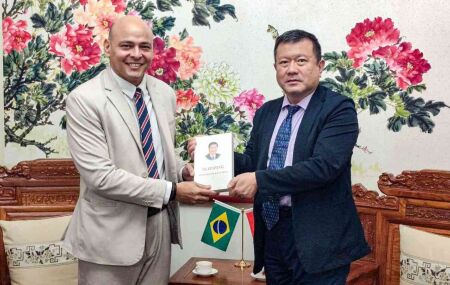 Secret&aacute;rio de Habita&ccedil;&atilde;o de Paulista, Vin&iacute;cius Campos e o c&ocirc;nsul-geral chin&ecirc;s, Shi Qi.
