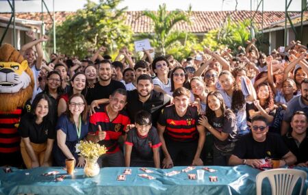 Biel, meio-campista do Sport, esteve em Igarassu para o projeto Torcedor Nota 10.