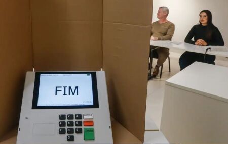 Cabine de vota&ccedil;&atilde;o.