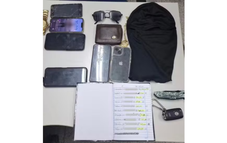 Material apreendido pela pol&iacute;cia durante pris&atilde;o aos tr&ecirc;s homens