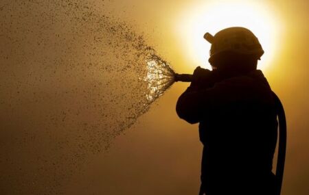 Combate a inc&ecirc;ndio.