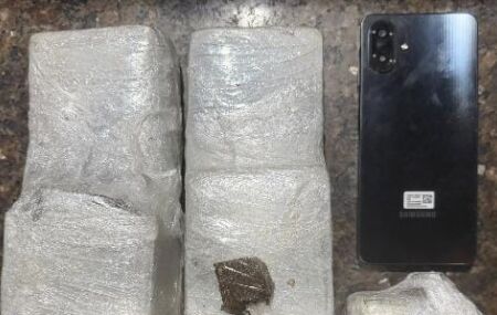 Mulher &eacute; presa com mais de 2,2 kg de maconha em Goiana, no Litoral Norte de Pernambuco.