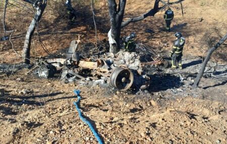 Quatro pessoas morrem e seis ficam feridas ap&oacute;s colis&atilde;o entre van e moto na BR-232, no Sert&atilde;o de Pernambuco.