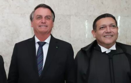 Nunes Marques avalia pedido que pode suspender condena&ccedil;&atilde;o e pris&atilde;o de Jair Bolsonaro.