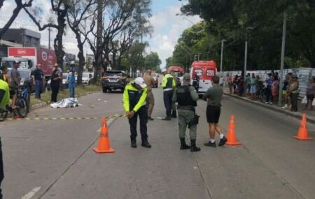 Recife: motociclista e pedestre morrem ap&oacute;s colis&atilde;o no cruzamento da Avenida Abdias de Carvalho.