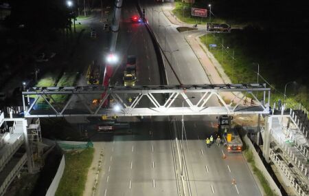 Recife: DER-PE instala estrutura met&aacute;lica de passarela na BR-232, no Curado.