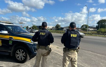 PRF registra 43 sinistros e quatro mortes nas rodovias federais de Pernambuco durante feriado.