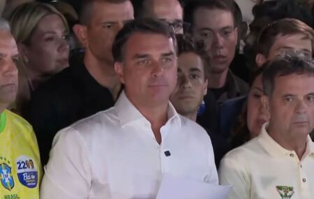 Fl&aacute;vio Bolsonaro n&atilde;o reconhece derrota para Lula e promete pedir anula&ccedil;&atilde;o das elei&ccedil;&otilde;es.