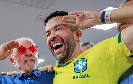 "Essa elei&ccedil;&atilde;o me deu muitas li&ccedil;&otilde;es": Lula agradece Janones e promete mudan&ccedil;as no quarto mandato.