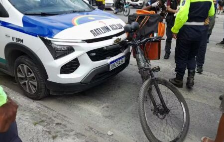 Ciclista morre ap&oacute;s ser atropelado por viatura da Pol&iacute;cia Militar na Avenida Mascarenhas de Morais, no Recife.