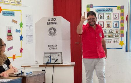 Ivan Moraes vota no Recife e diz esperar resultado "surpreendente" em Pernambuco. 
