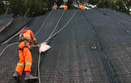 Paulista investe R$ 7,45 milh&otilde;es em obras de prote&ccedil;&atilde;o de encostas na Mirueira e Arthur Lundgren II. 