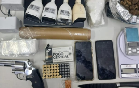 Homem condenado por homic&iacute;dio &eacute; preso com drogas e arma em Camaragibe