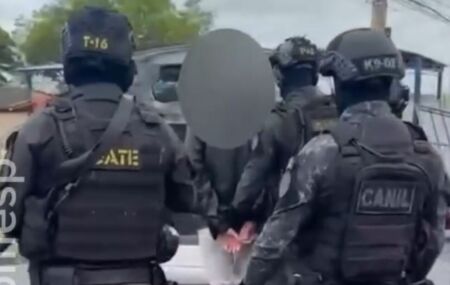 Homem &eacute; preso por fazer ex-companheira e beb&ecirc;s ref&eacute;ns.