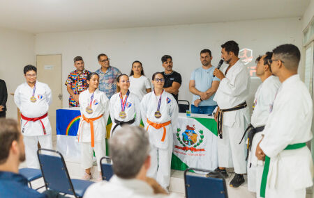 Atletas de Bezerros conquistam 29 medalhas em campeonato mundial de karat&ecirc;.