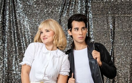 Sandy (Duda Viana) e Danny Zuko (JP Barros) s&atilde;o os personagens centrais de Grease.