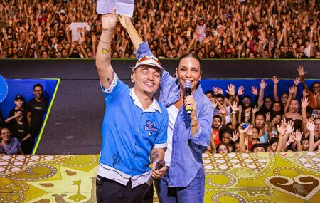 Jo&atilde;o Gomes e Ivete Sangalo cantaram juntos no evento beneficente.