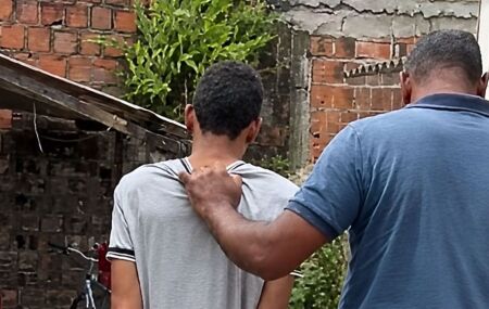 Suspeito foi preso em uma resid&ecirc;ncia ap&oacute;s ajuda de uma familiar.