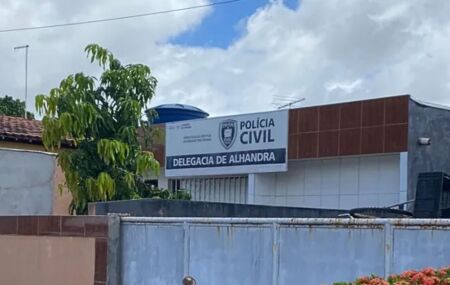 Suspeito foi conduzido &agrave; Delegacia de Alhandra.