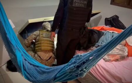 Pol&iacute;cia Civil cumpriu mandado judicial na casa do agente.