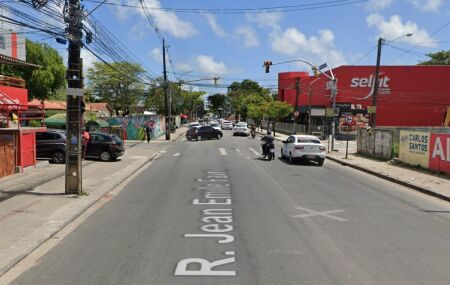 Avenida Jean-Emile Favre, no bairro do Ipsep, Zona Sul do Recife