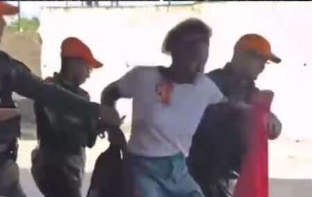 Mulher &eacute; presa ap&oacute;s confus&atilde;o em &ocirc;nibus.